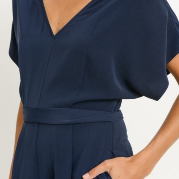 Navy Blue V-Neck Jumpsuit – Elegant & Minimalist Style - Picture 4 of 7